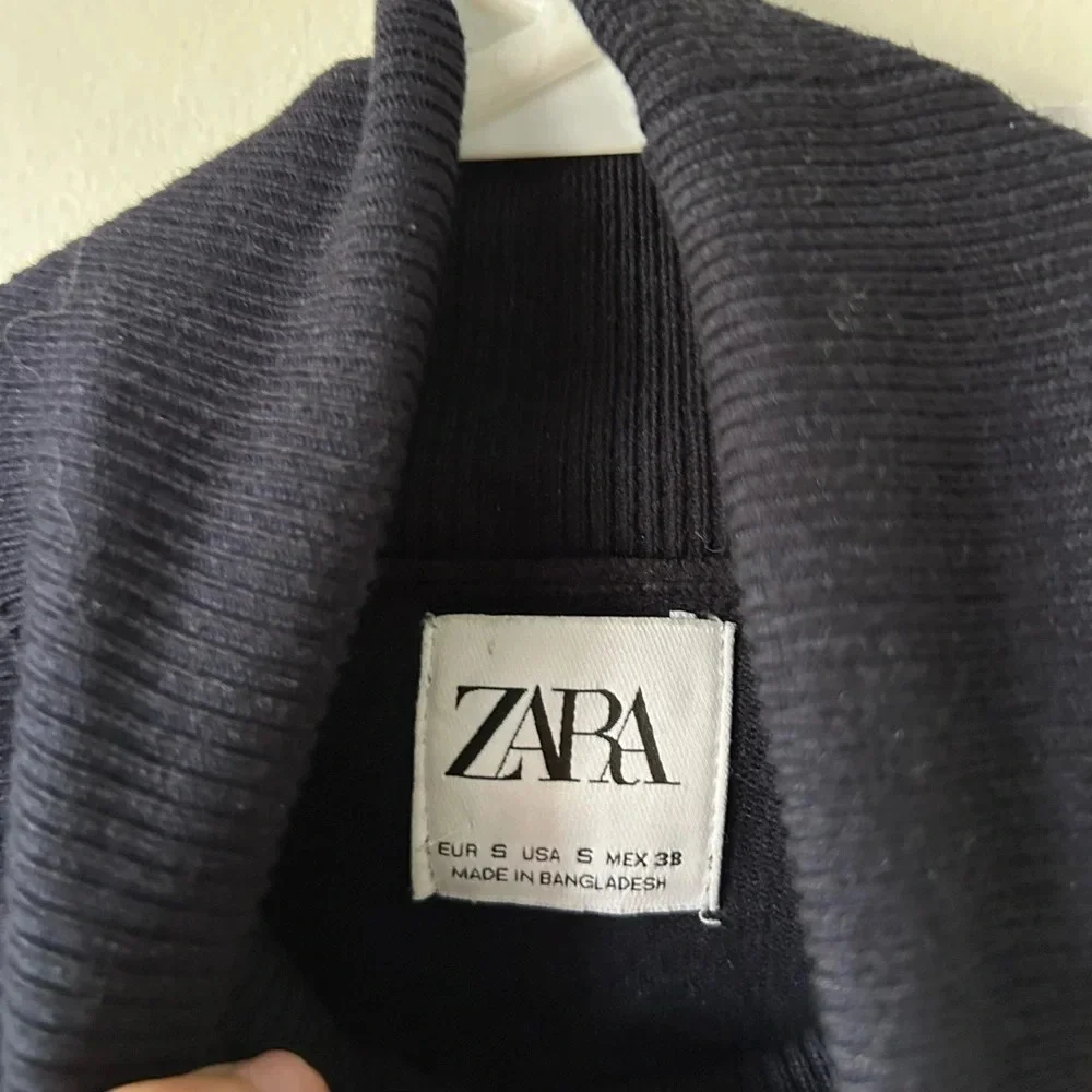Zara Black Turtleneck  Long Sleeve‎ - Picture 3 of 3